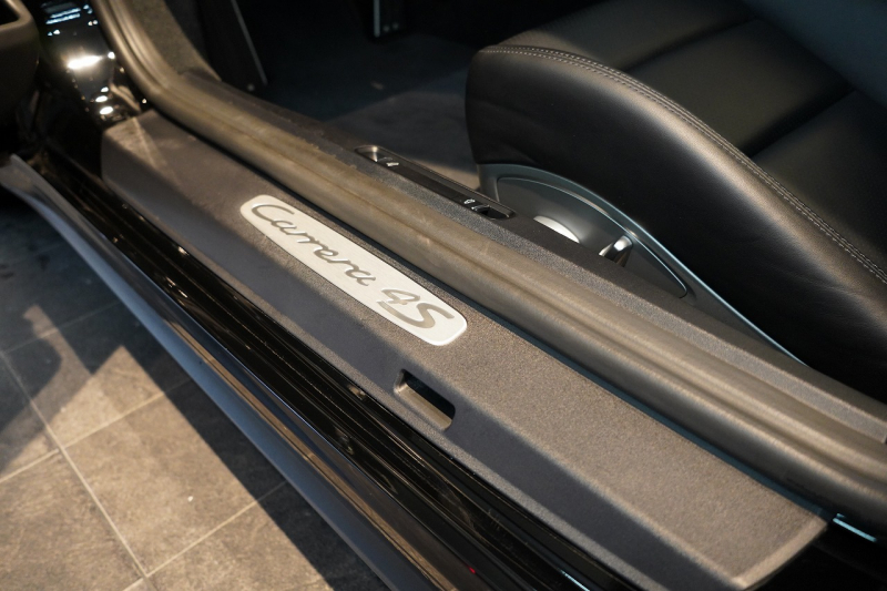 ポルシェ 911(Type991.2) Carrera 4S 7MT 左H 正規D車 スポクロ スポーツテールパイプ PASMスポーツシャシー レザーインテリア 禁煙車 中古車 中古車