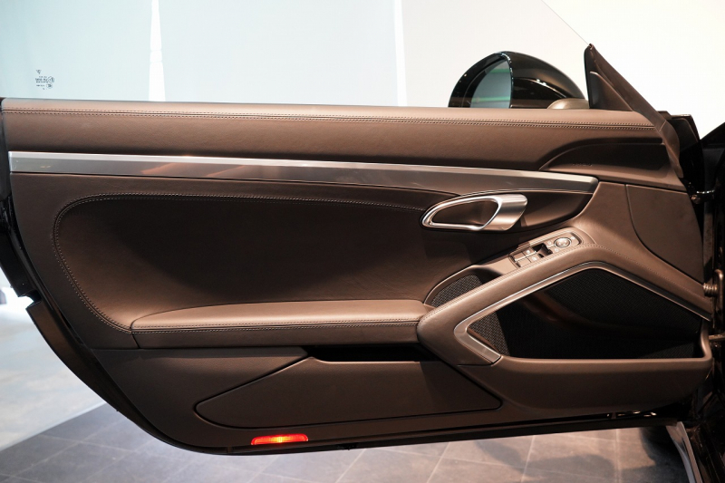 ポルシェ 911(Type991.2) Carrera 4S 7MT 左H 正規D車 スポクロ スポーツテールパイプ PASMスポーツシャシー レザーインテリア 禁煙車 中古車 中古車