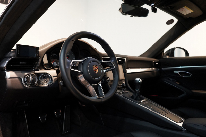 ポルシェ 911(Type991.2) Carrera 4S 7MT 左H 正規D車 スポクロ スポーツテールパイプ PASMスポーツシャシー レザーインテリア 禁煙車 中古車 中古車