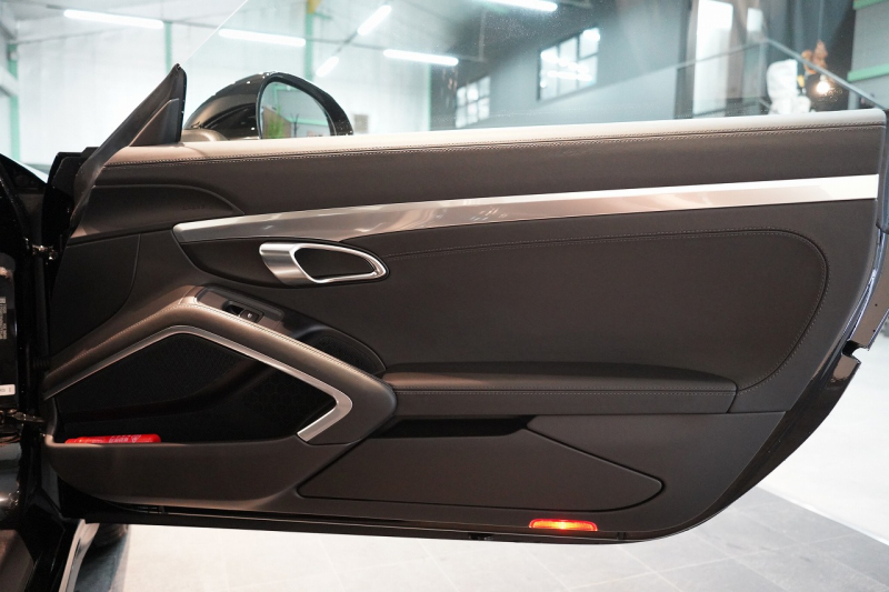 ポルシェ 911(Type991.2) Carrera 4S 7MT 左H 正規D車 スポクロ スポーツテールパイプ PASMスポーツシャシー レザーインテリア 禁煙車 中古車 中古車