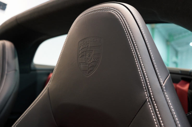 ポルシェ 911(Type992) Targa 4 PDK スポクロ スポーツテールパイプ 20/21インチカレラクラシックホイール レザーインテリア 14wayシート Burmesterサウンド 中古車 中古車