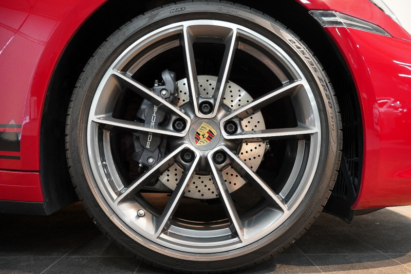 ポルシェ 911(Type992) Targa 4 PDK スポクロ スポーツテールパイプ 20/21インチカレラクラシックホイール レザーインテリア 14wayシート Burmesterサウンド 中古車 中古車