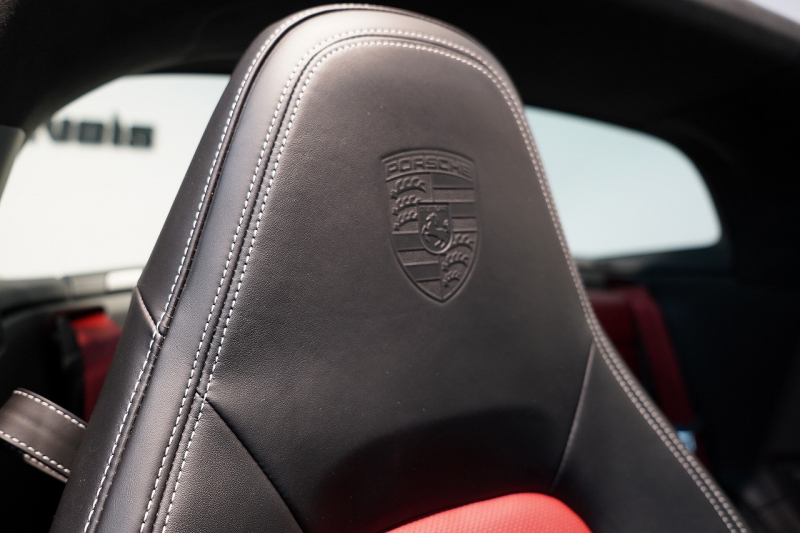 ポルシェ 911(Type992) Targa 4 PDK スポクロ スポーツテールパイプ 20/21インチカレラクラシックホイール レザーインテリア 14wayシート Burmesterサウンド 中古車 中古車