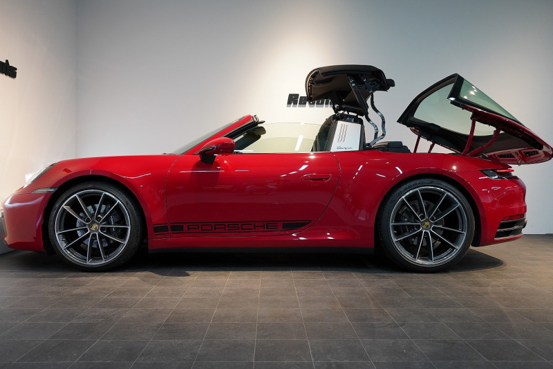 ポルシェ 911(Type992) Targa 4 PDK スポクロ スポーツテールパイプ 20/21インチカレラクラシックホイール レザーインテリア 14wayシート Burmesterサウンド 中古車 中古車