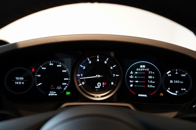 ポルシェ 911(Type992) Targa 4 PDK スポクロ スポーツテールパイプ 20/21インチカレラクラシックホイール レザーインテリア 14wayシート Burmesterサウンド 中古車 中古車