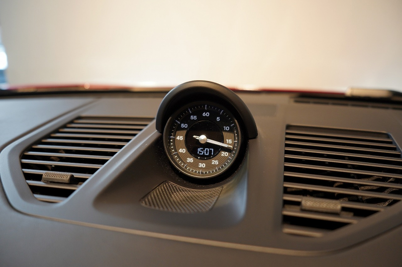 ポルシェ 911(Type992) Targa 4 PDK スポクロ スポーツテールパイプ 20/21インチカレラクラシックホイール レザーインテリア 14wayシート Burmesterサウンド 中古車 中古車