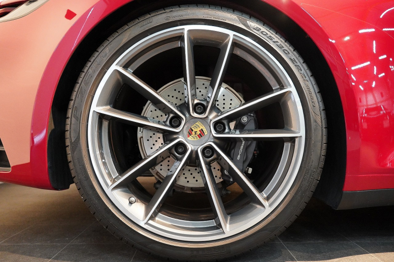 ポルシェ 911(Type992) Targa 4 PDK スポクロ スポーツテールパイプ 20/21インチカレラクラシックホイール レザーインテリア 14wayシート Burmesterサウンド 中古車 中古車