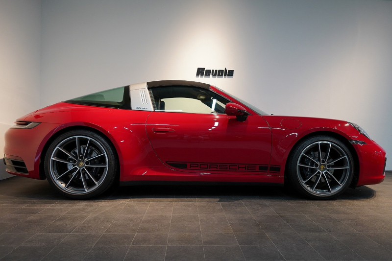 ポルシェ 911(Type992) Targa 4 PDK スポクロ スポーツテールパイプ 20/21インチカレラクラシックホイール レザーインテリア 14wayシート Burmesterサウンド 中古車 中古車