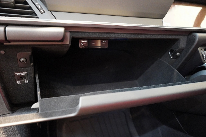 ポルシェ 911(Type992) Targa 4 PDK スポクロ スポーツテールパイプ 20/21インチカレラクラシックホイール レザーインテリア 14wayシート Burmesterサウンド 中古車 中古車