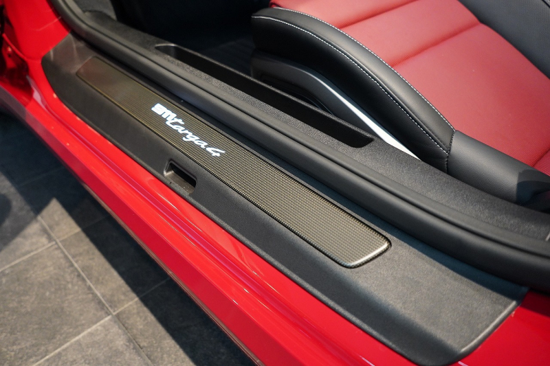 ポルシェ 911(Type992) Targa 4 PDK スポクロ スポーツテールパイプ 20/21インチカレラクラシックホイール レザーインテリア 14wayシート Burmesterサウンド 中古車 中古車