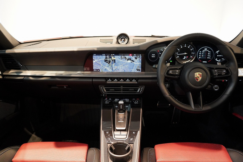 ポルシェ 911(Type992) Targa 4 PDK スポクロ スポーツテールパイプ 20/21インチカレラクラシックホイール レザーインテリア 14wayシート Burmesterサウンド 中古車 中古車