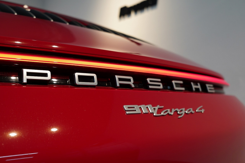 ポルシェ 911(Type992) Targa 4 PDK スポクロ スポーツテールパイプ 20/21インチカレラクラシックホイール レザーインテリア 14wayシート Burmesterサウンド 中古車 中古車