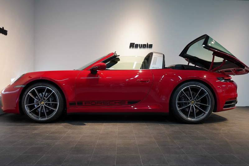 ポルシェ 911(Type992) Targa 4 PDK スポクロ スポーツテールパイプ 20/21インチカレラクラシックホイール レザーインテリア 14wayシート Burmesterサウンド 中古車 中古車