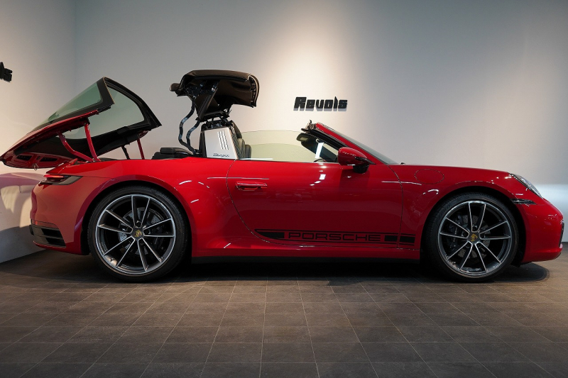 ポルシェ 911(Type992) Targa 4 PDK スポクロ スポーツテールパイプ 20/21インチカレラクラシックホイール レザーインテリア 14wayシート Burmesterサウンド 中古車 中古車