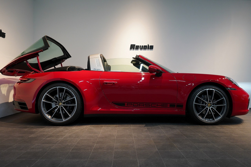 ポルシェ 911(Type992) Targa 4 PDK スポクロ スポーツテールパイプ 20/21インチカレラクラシックホイール レザーインテリア 14wayシート Burmesterサウンド 中古車 中古車