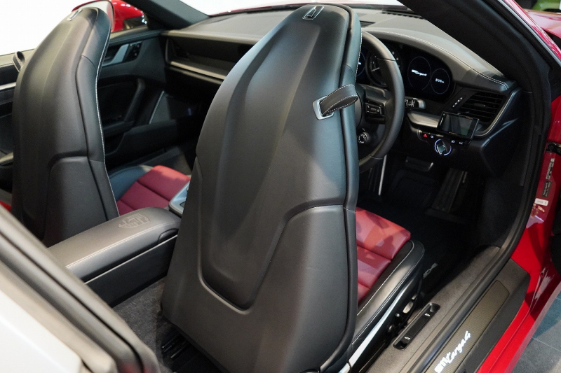 ポルシェ 911(Type992) Targa 4 PDK スポクロ スポーツテールパイプ 20/21インチカレラクラシックホイール レザーインテリア 14wayシート Burmesterサウンド 中古車 中古車