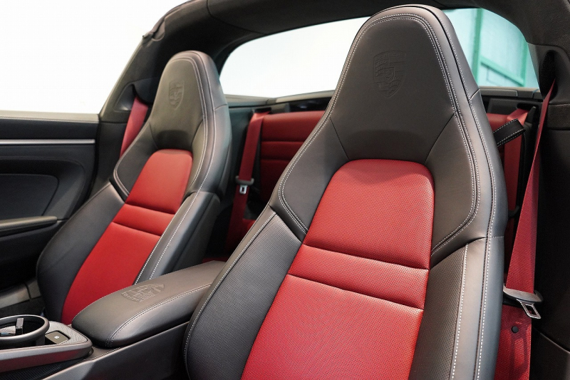 ポルシェ 911(Type992) Targa 4 PDK スポクロ スポーツテールパイプ 20/21インチカレラクラシックホイール レザーインテリア 14wayシート Burmesterサウンド 中古車 中古車