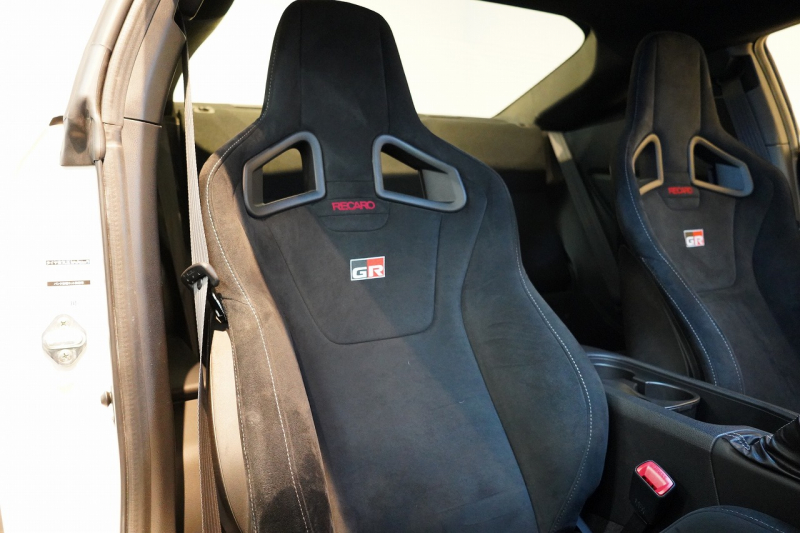 トヨタ 86 GR 6MT  1オーナー BLITZマフラー モノブロックブレーキ 専用17インチ鍛造軽量ホイール 禁煙車 中古車 中古車