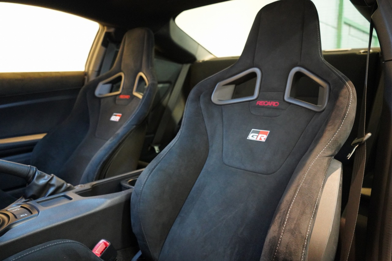 トヨタ 86 GR 6MT  1オーナー BLITZマフラー モノブロックブレーキ 専用17インチ鍛造軽量ホイール 禁煙車 中古車 中古車