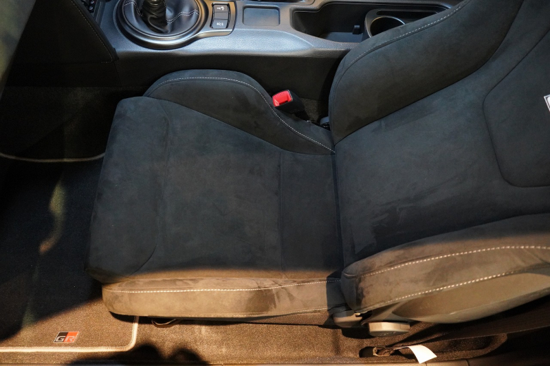 トヨタ 86 GR 6MT  1オーナー BLITZマフラー モノブロックブレーキ 専用17インチ鍛造軽量ホイール 禁煙車 中古車 中古車