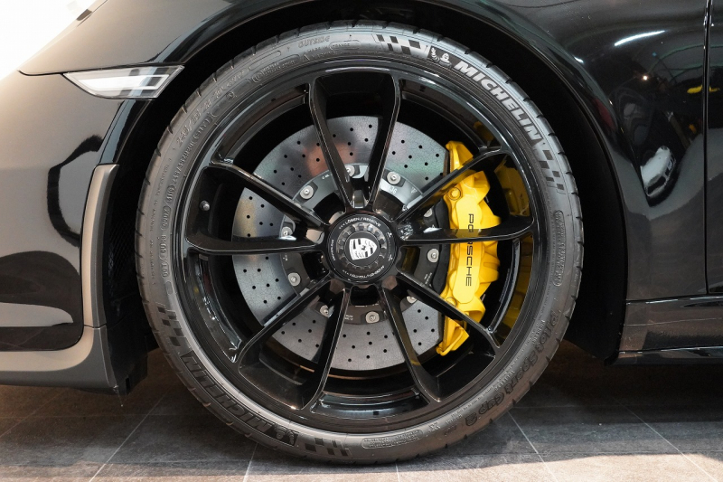 ポルシェ 911(Type991.1) 911R 世界限定車991台 LEDヘッド Fリフト スポーツクロノ ブラック×ブラウンレザーインテリア カスタムカラーブラック（日本1台）  中古車