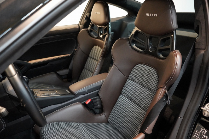 ポルシェ 911(Type991.1) 911R 世界限定車991台 LEDヘッド Fリフト スポーツクロノ ブラック×ブラウンレザーインテリア カスタムカラーブラック（日本1台）  中古車