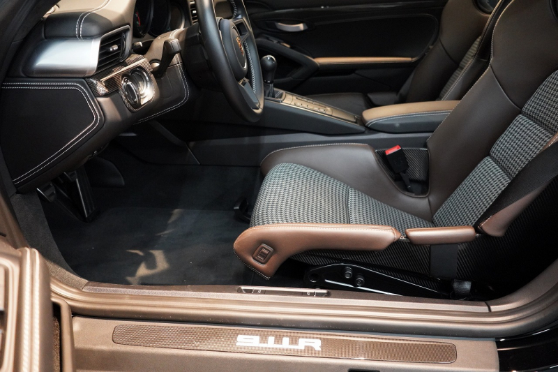 ポルシェ 911(Type991.1) 911R 世界限定車991台 LEDヘッド Fリフト スポーツクロノ ブラック×ブラウンレザーインテリア カスタムカラーブラック（日本1台）  中古車