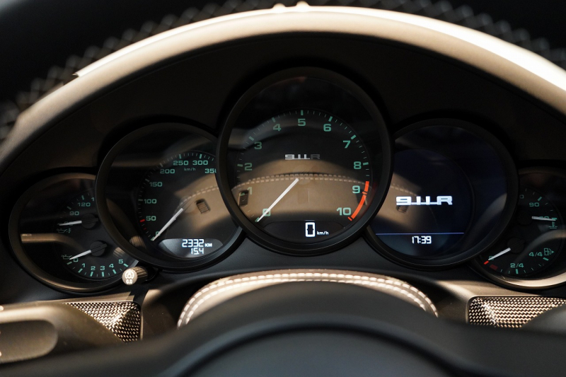 ポルシェ 911(Type991.1) 911R 世界限定車991台 LEDヘッド Fリフト スポーツクロノ ブラック×ブラウンレザーインテリア カスタムカラーブラック（日本1台）  中古車