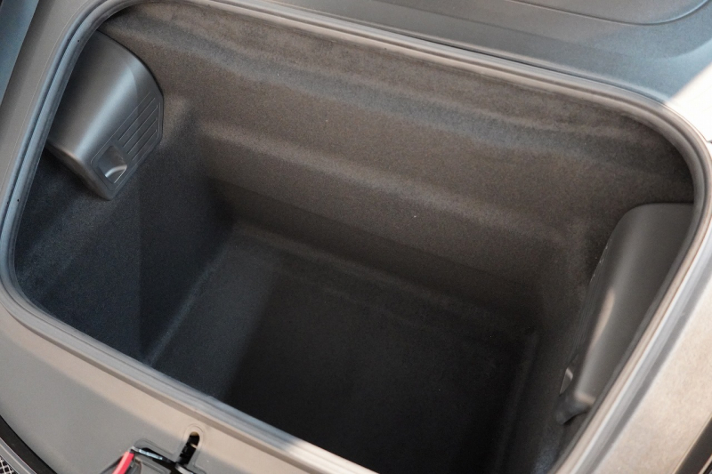 ポルシェ 911(Type991.1) 911R 世界限定車991台 LEDヘッド Fリフト スポーツクロノ ブラック×ブラウンレザーインテリア カスタムカラーブラック（日本1台）  中古車