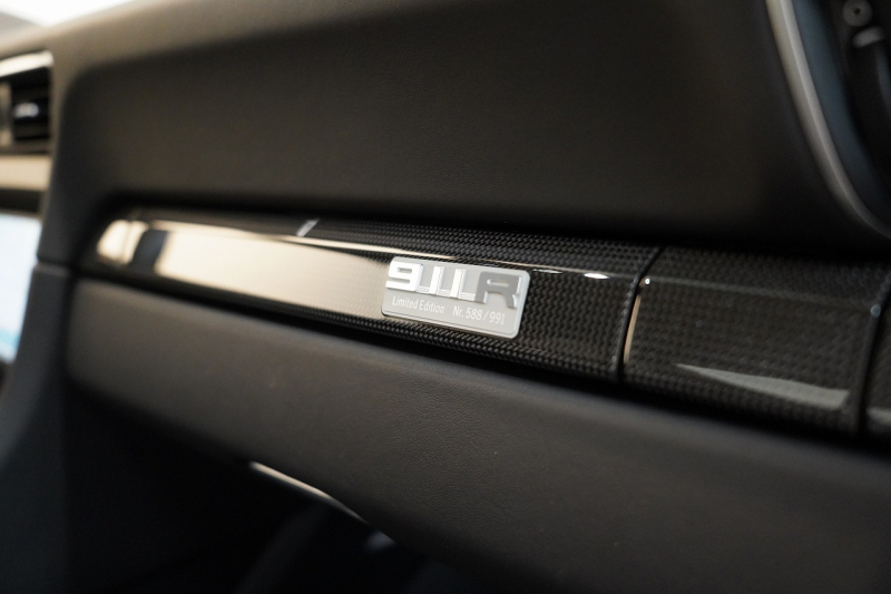ポルシェ 911(Type991.1) 911R 世界限定車991台 LEDヘッド Fリフト スポーツクロノ ブラック×ブラウンレザーインテリア カスタムカラーブラック（日本1台）  中古車