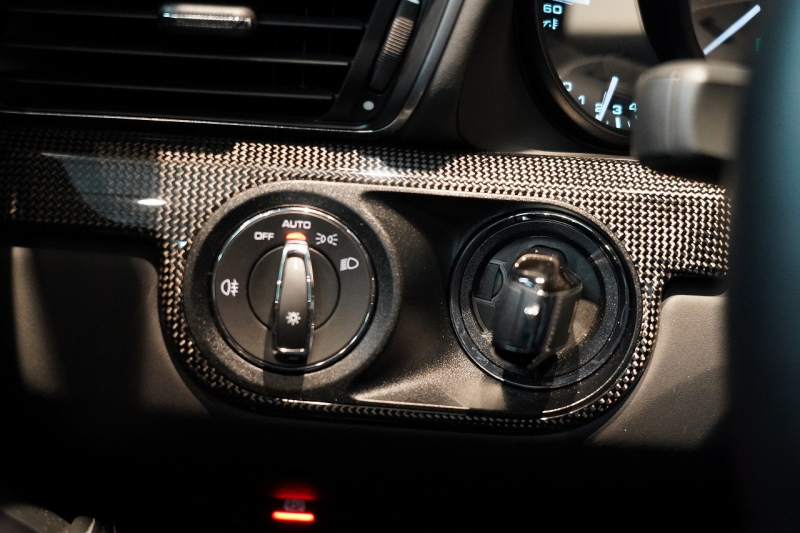 ポルシェ 911(Type991.1) 911R 世界限定車991台 LEDヘッド Fリフト スポーツクロノ ブラック×ブラウンレザーインテリア カスタムカラーブラック（日本1台）  中古車