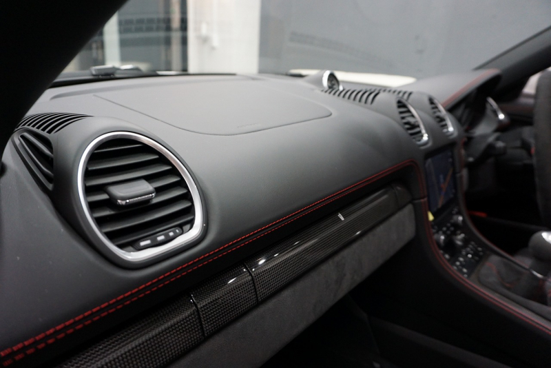 ポルシェ 718スパイダー Spyder  6MT クレヨン  LEDヘッドライト レザーインテリア カーボンインテリア  中古車