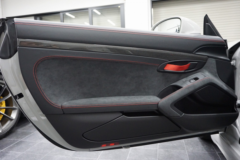 ポルシェ 718スパイダー Spyder  6MT クレヨン  LEDヘッドライト レザーインテリア カーボンインテリア  中古車