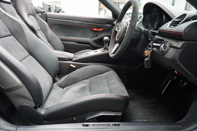 ポルシェ 718スパイダー Spyder  6MT クレヨン  LEDヘッドライト レザーインテリア カーボンインテリア  中古車