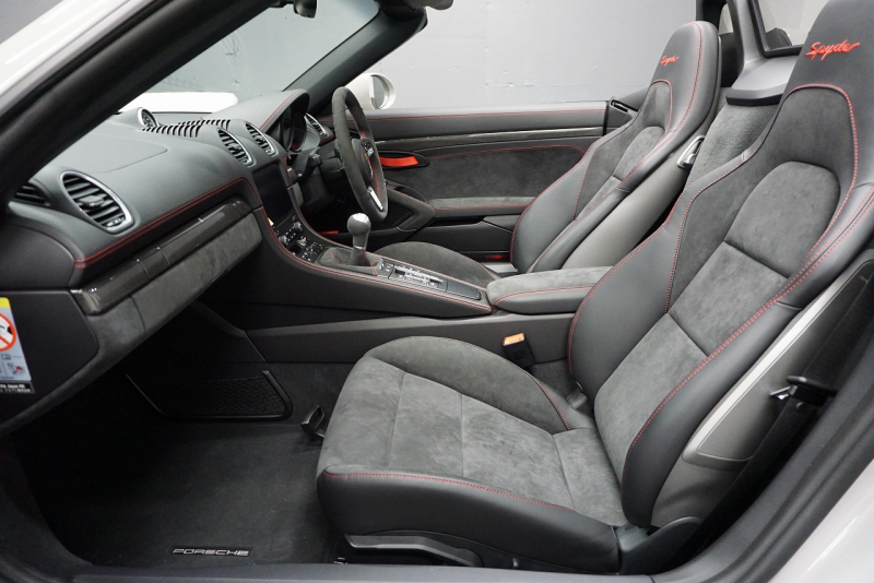 ポルシェ 718スパイダー Spyder  6MT クレヨン  LEDヘッドライト レザーインテリア カーボンインテリア  中古車