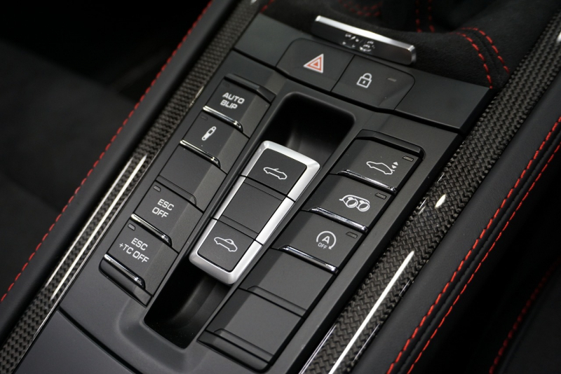 ポルシェ 718スパイダー Spyder  6MT クレヨン  LEDヘッドライト レザーインテリア カーボンインテリア  中古車