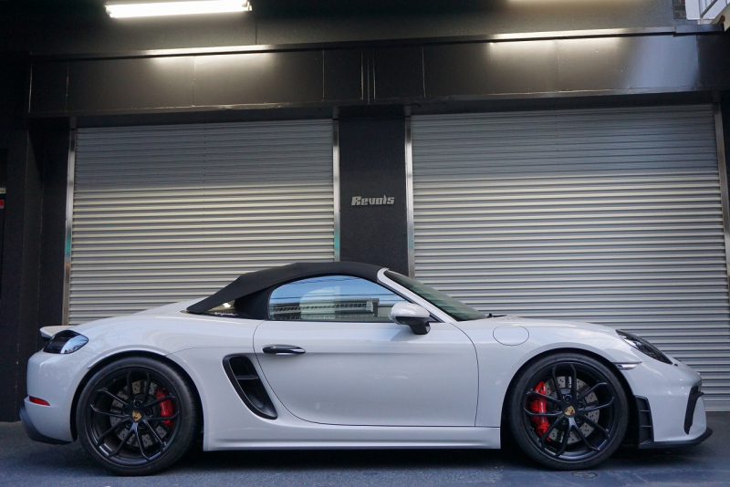 ポルシェ 718スパイダー Spyder  6MT クレヨン  LEDヘッドライト レザーインテリア カーボンインテリア  中古車