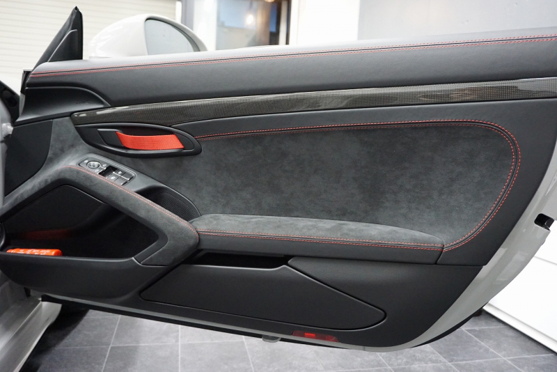 ポルシェ 718スパイダー Spyder  6MT クレヨン  LEDヘッドライト レザーインテリア カーボンインテリア  中古車