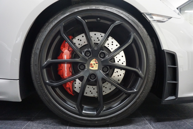 ポルシェ 718スパイダー Spyder  6MT クレヨン  LEDヘッドライト レザーインテリア カーボンインテリア  中古車