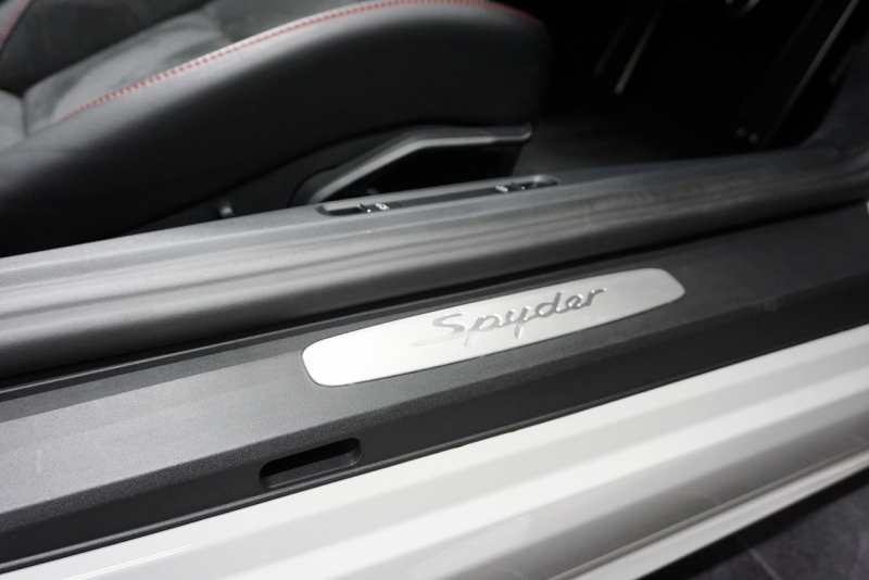 ポルシェ 718スパイダー Spyder  6MT クレヨン  LEDヘッドライト レザーインテリア カーボンインテリア  中古車