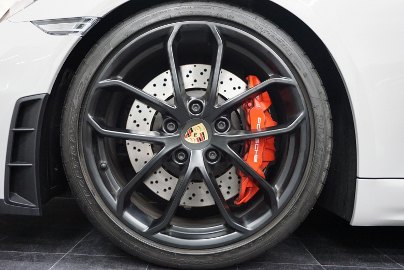 ポルシェ 718スパイダー Spyder  6MT クレヨン  LEDヘッドライト レザーインテリア カーボンインテリア  中古車