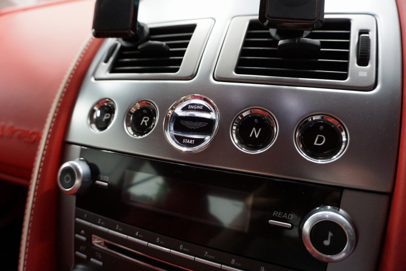 アストンマーティン ヴィラージュ Virage タッチトロニック2　正規ディーラー カーボンブレーキ OP20インチホイール 中古車 中古車