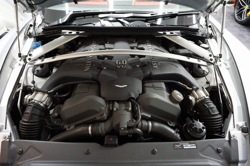 アストンマーティン ヴィラージュ Virage タッチトロニック2　正規ディーラー カーボンブレーキ OP20インチホイール 中古車 中古車