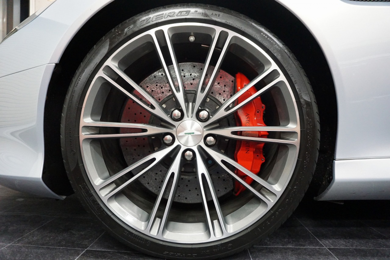 アストンマーティン ヴィラージュ Virage タッチトロニック2　正規ディーラー カーボンブレーキ OP20インチホイール 中古車 中古車