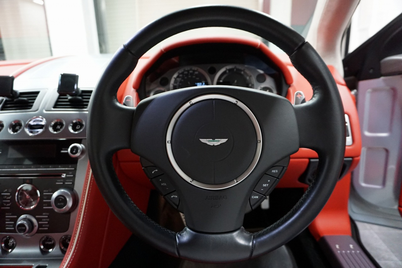 アストンマーティン ヴィラージュ Virage タッチトロニック2　正規ディーラー カーボンブレーキ OP20インチホイール 中古車 中古車