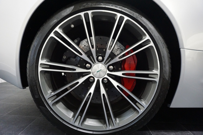 アストンマーティン ヴィラージュ Virage タッチトロニック2　正規ディーラー カーボンブレーキ OP20インチホイール 中古車 中古車