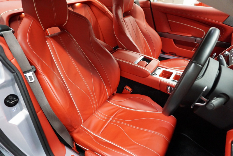 アストンマーティン ヴィラージュ Virage タッチトロニック2　正規ディーラー カーボンブレーキ OP20インチホイール 中古車 中古車