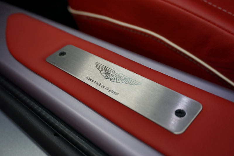 アストンマーティン ヴィラージュ Virage タッチトロニック2　正規ディーラー カーボンブレーキ OP20インチホイール 中古車 中古車