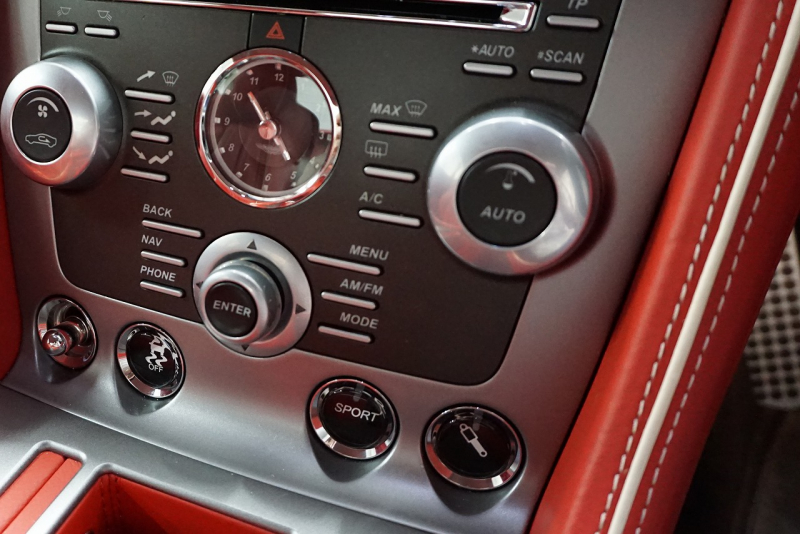 アストンマーティン ヴィラージュ Virage タッチトロニック2　正規ディーラー カーボンブレーキ OP20インチホイール 中古車 中古車