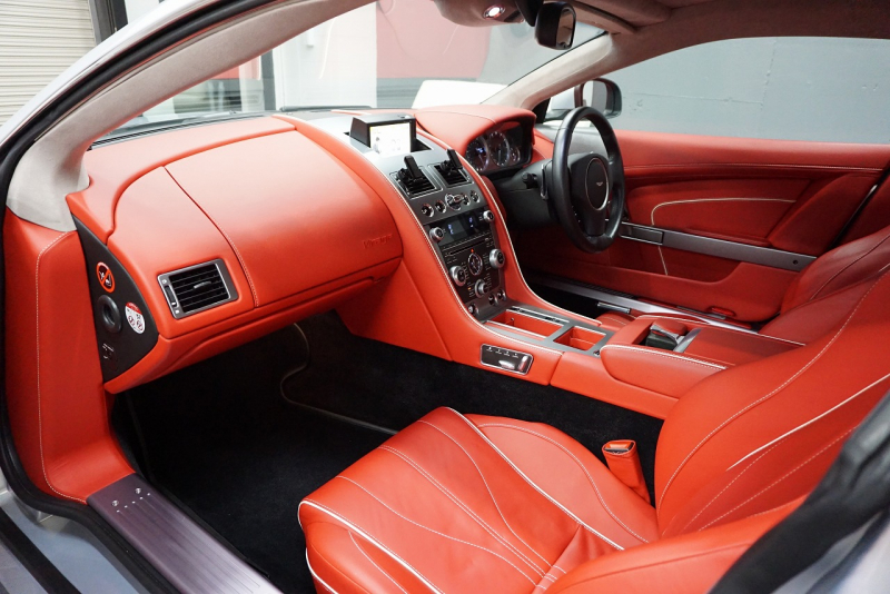 アストンマーティン ヴィラージュ Virage タッチトロニック2　正規ディーラー カーボンブレーキ OP20インチホイール 中古車 中古車